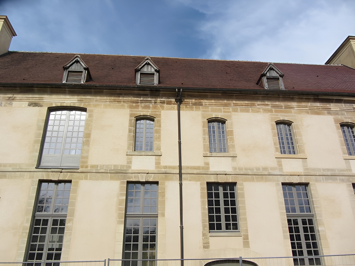 Mairie de Saint-Pierre-en-AugeAbbaye de Saint Pierre sur Dives, bâtiments conventuels