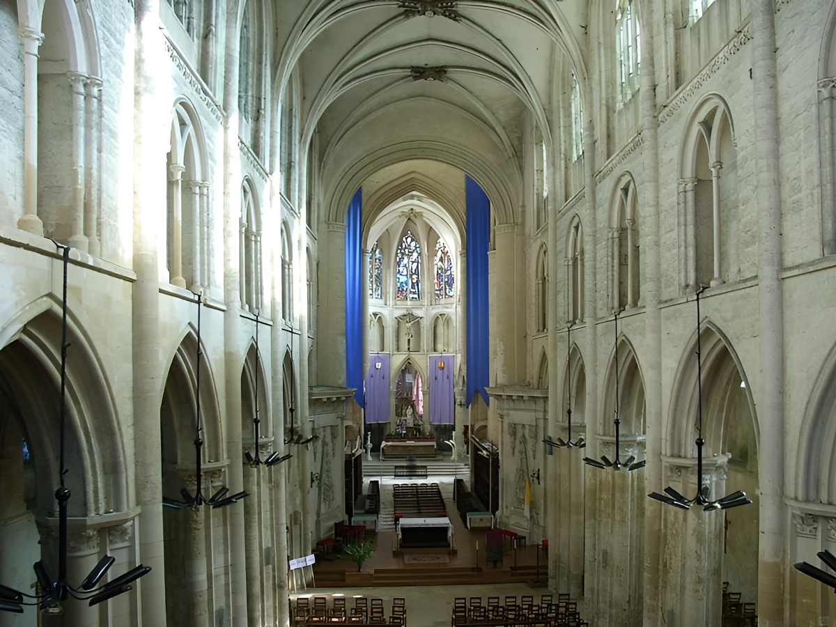 Mairie de Saint Pierre en AugeSAINT PIERRE SUR DIVES_Eglise abbatiale