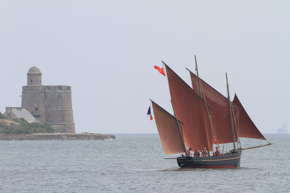 PROPRIETAIREsaint-vaast-la-hougue-centre-nautique-est-cotentin-base-de-saint-vaast-4