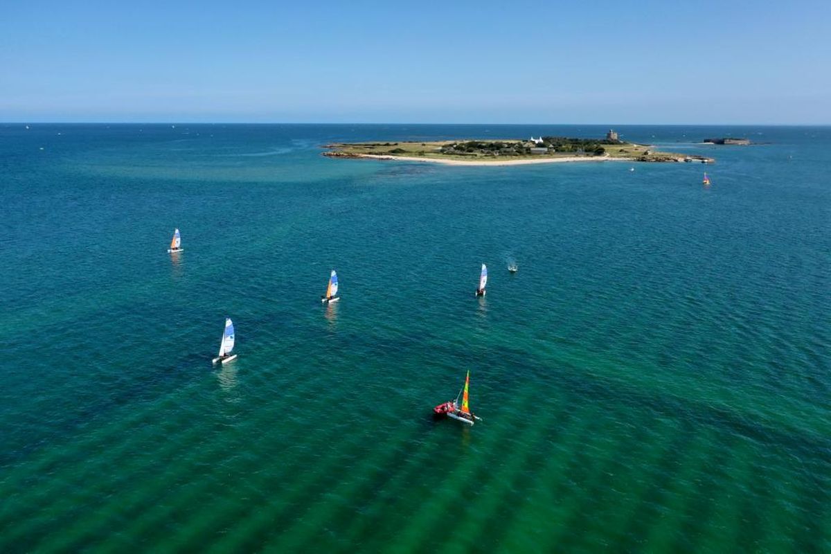 PROPRIETAIREsaint-vaast-la-hougue-centre-nautique-est-cotentin-base-de-saint-vaast-8