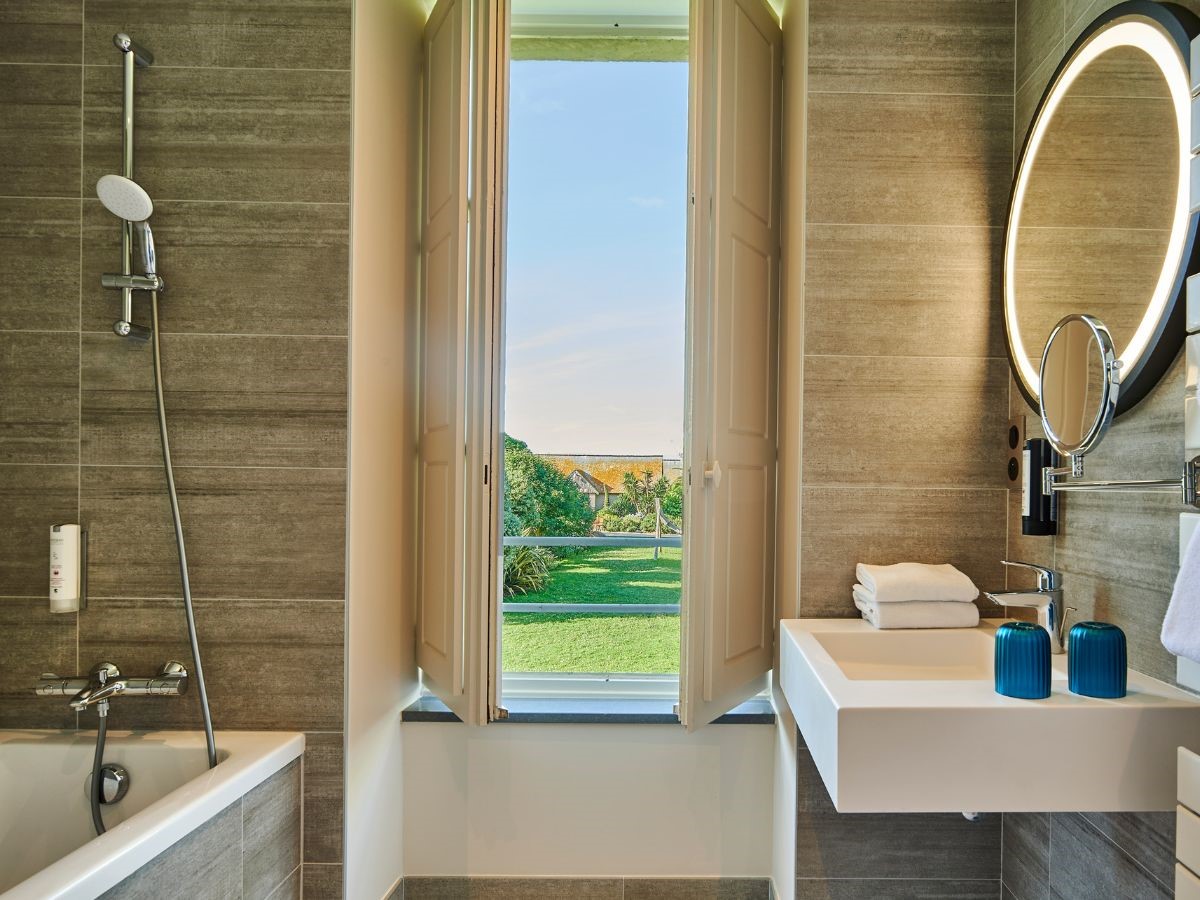 ©Giuliano OttavianiLes Maisons de Tatihou / Restaurant le Carré - Salle de bain - Maison des Amiraux