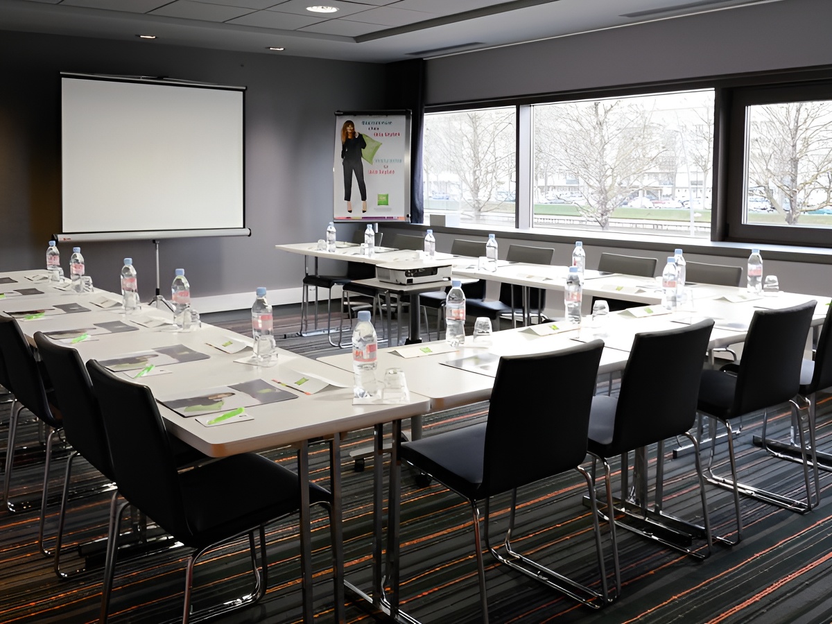 Maryvonne DesdoitsHôtel Ibis Styles Caen - Salle de séminaire