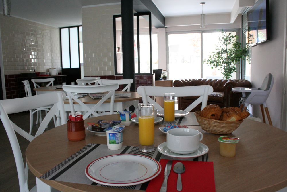 LE RELAIS 2024SALLE PDJ (2)