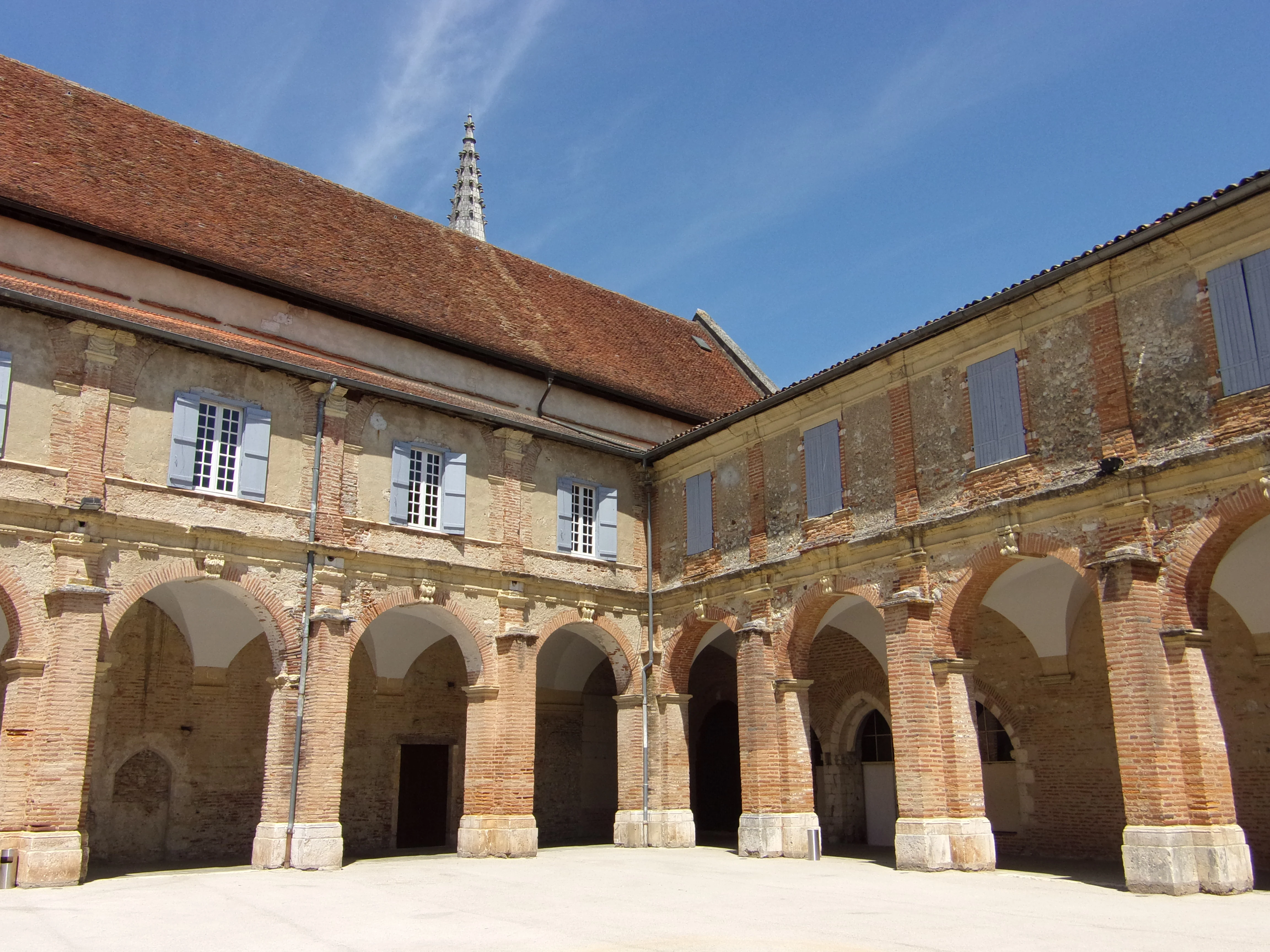 St Sever-Couvent des Jacobins-France.jpg
