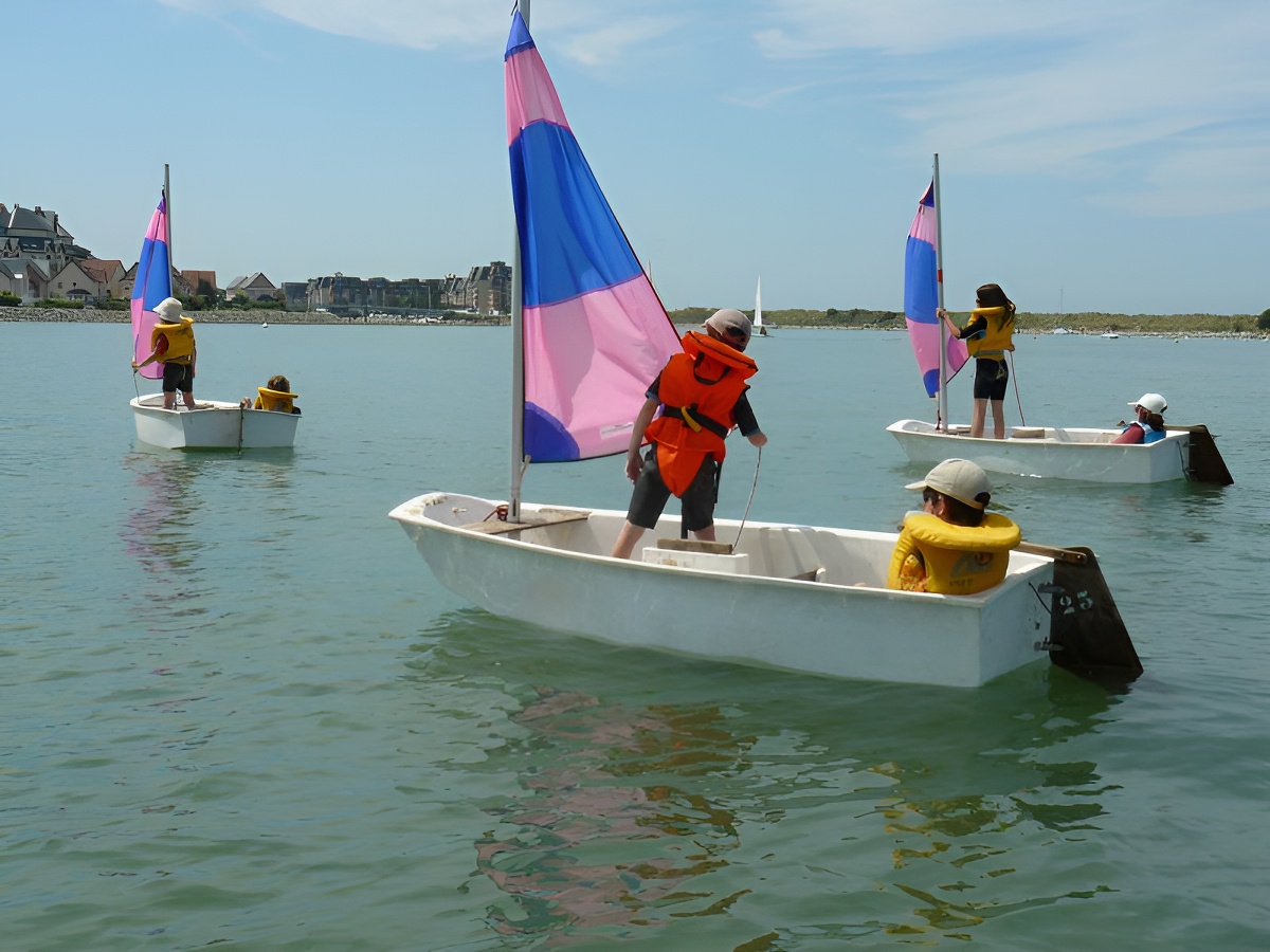 © CCEDstage de voile sur optimist à l'école de voile intercommunale de Dives sur Mer