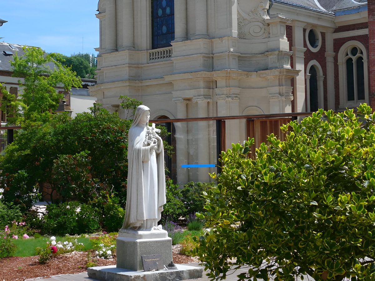 Calvados TourismeSTATUE&SAINTETHERESE&CHAPELLE&LECARMEL&PATRIMOINE&RELIGIEUX&10306©CALVADOS-TOURISME_LIBRE