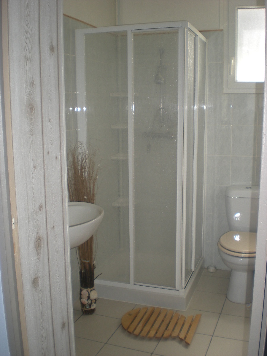 Mme GUERARD Brigstudio coin douche .wc.