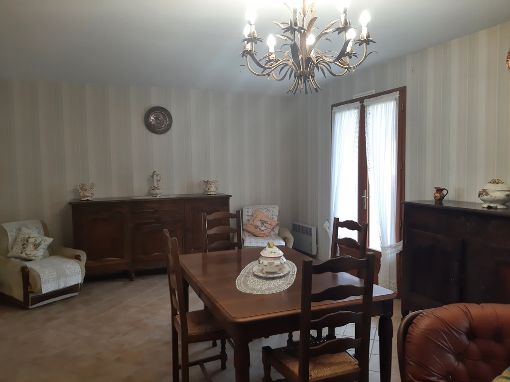OT Terres de ChalosseSuzan - salle à manger