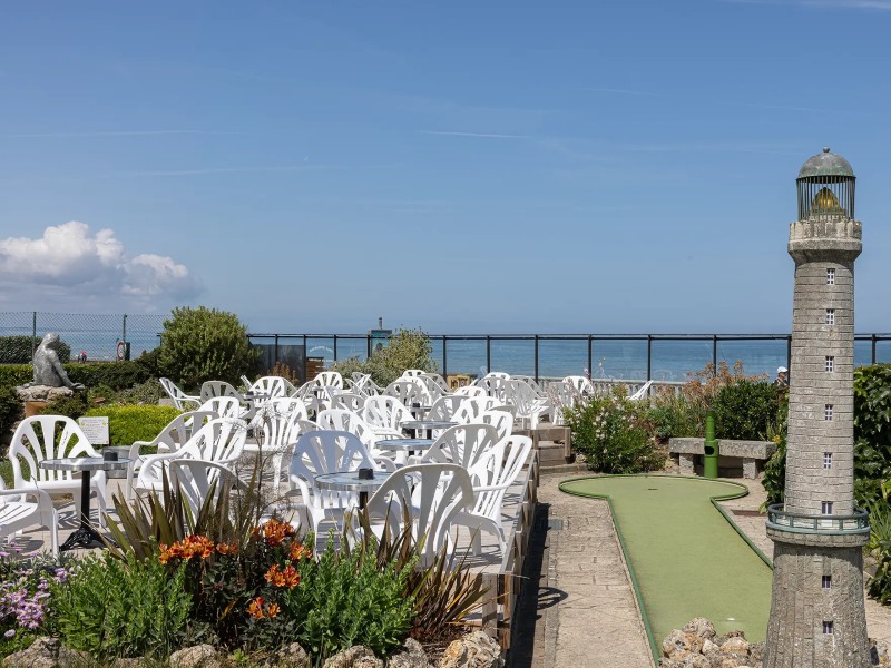 Golf miniature CabourgTerrasse vue mer