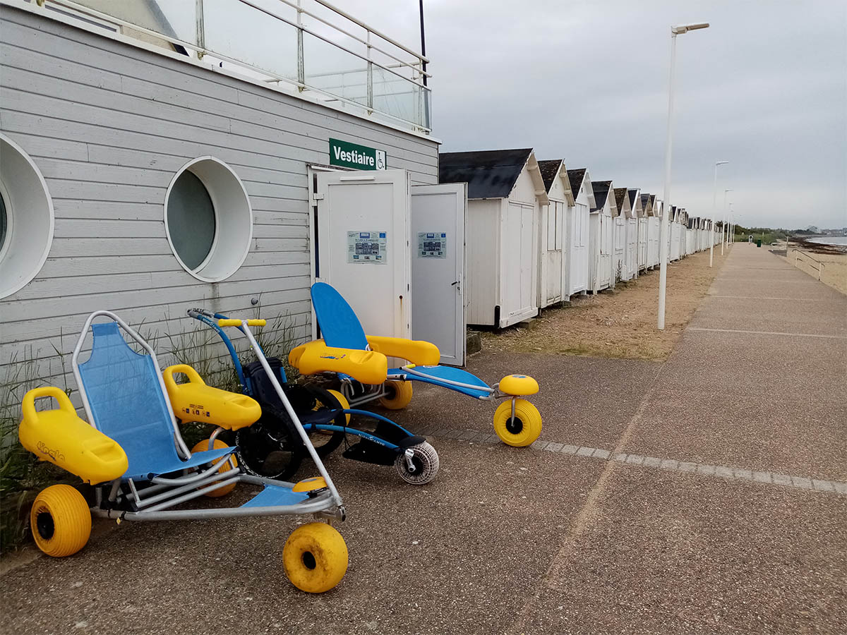 O.KreutzTiralos au local Handymer sur la plage de Bernières sur Mer
