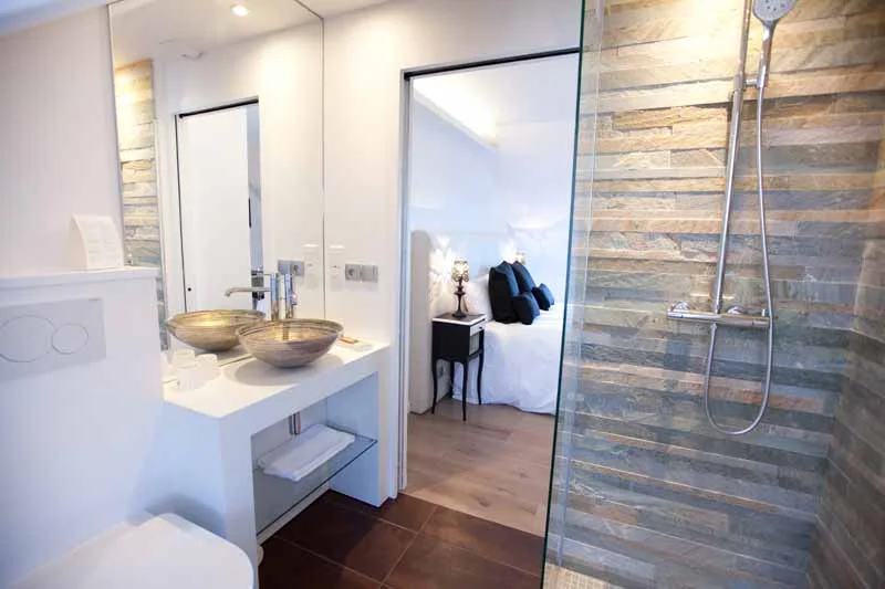 almodovarurville-nacqueville-hr-le-landemer-chambre21-sdb