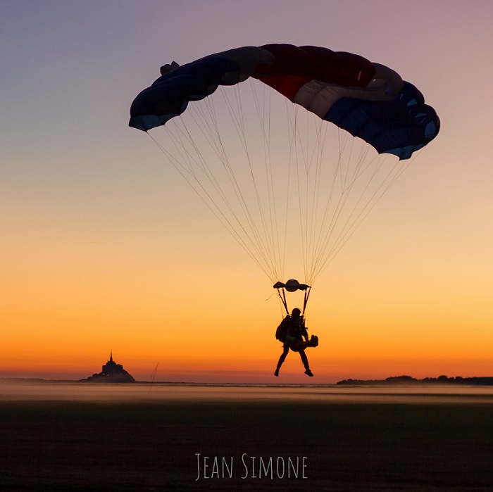 @Jean-Simoneval-saint-pere-abeille-parachute