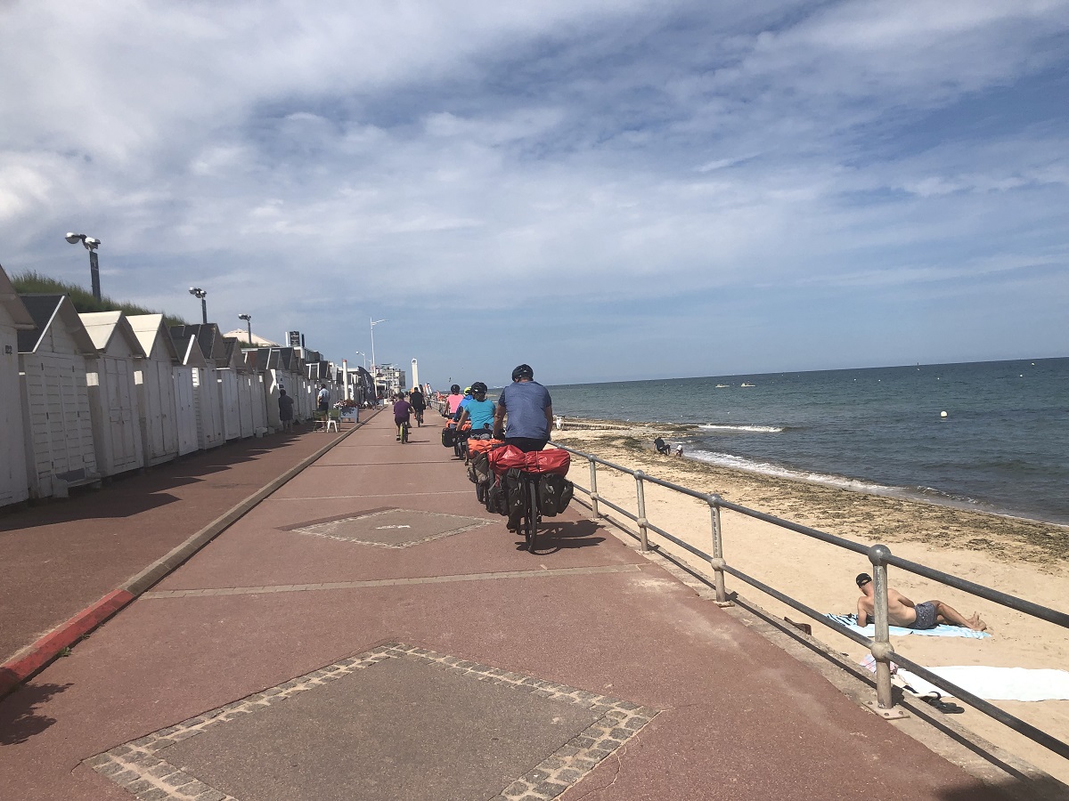 Mathilde LELANDAISvelo-cyclotourisme-itinerance-velomaritime-luc-sur-mer-credit-mathilde-lelandais (2)