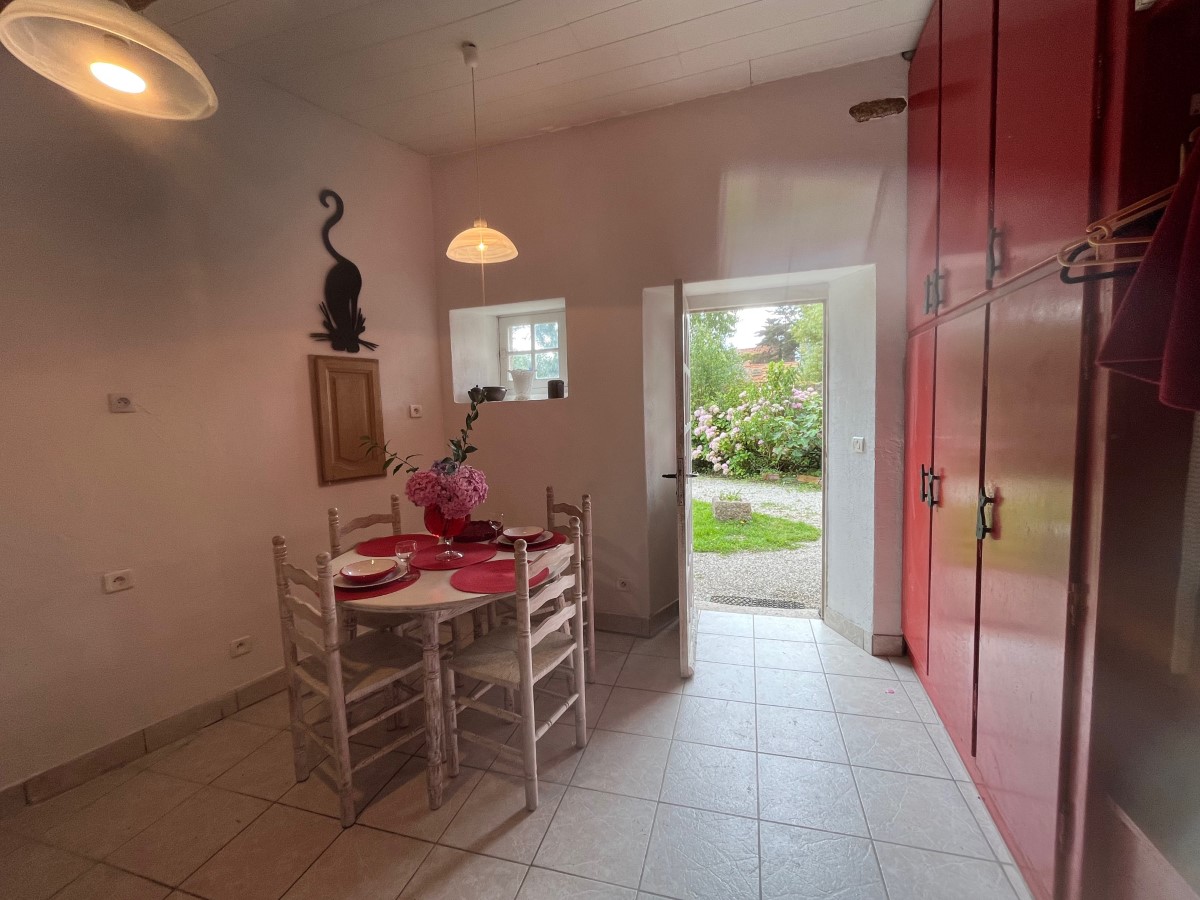 PROPRIETAIREvicq-sur-mer-meuble-le-studio-rouge-a-la-prefontainerie-2