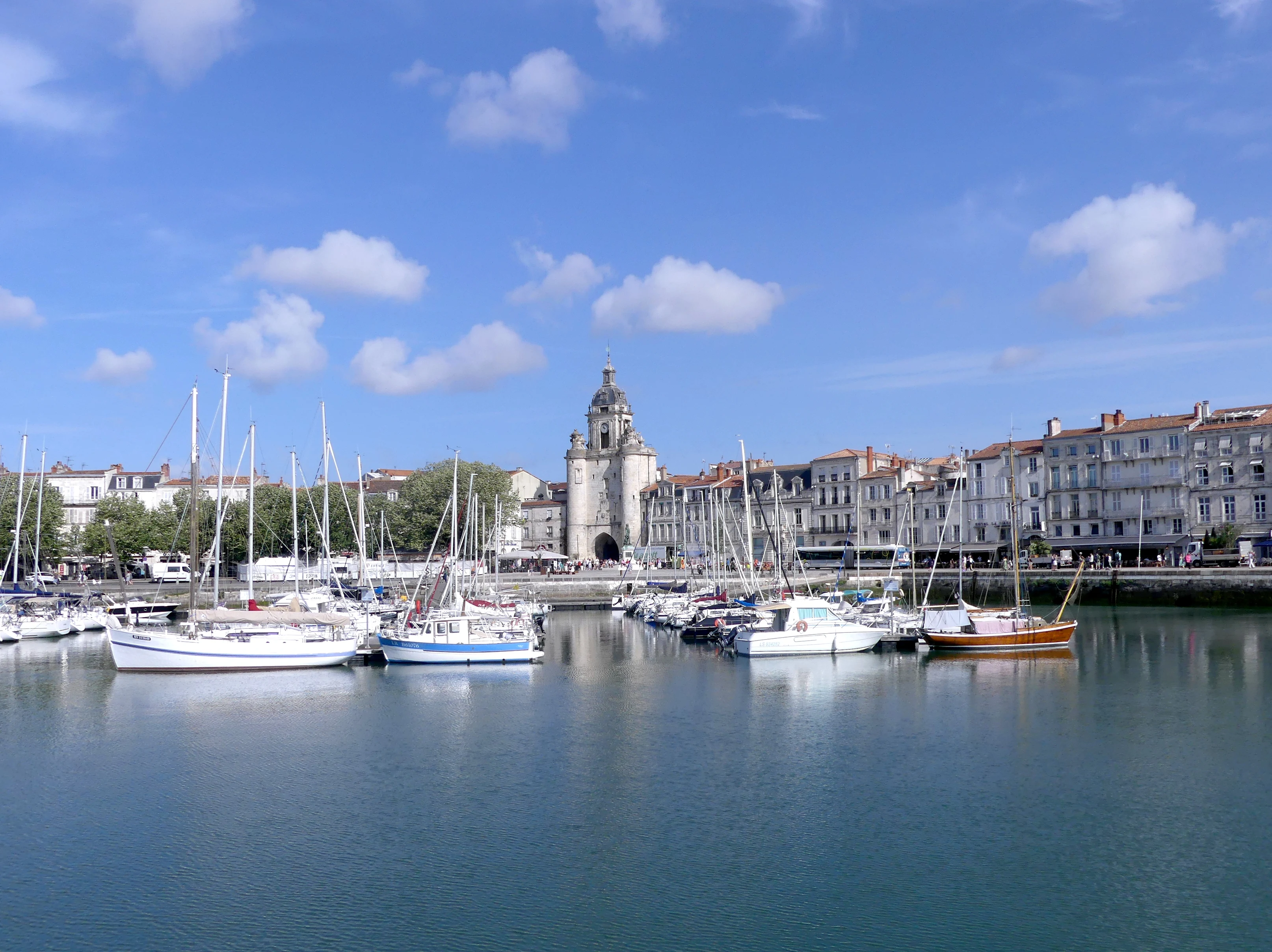 Vieux-Port de La Rochelle au matin (juin 2023).JPG