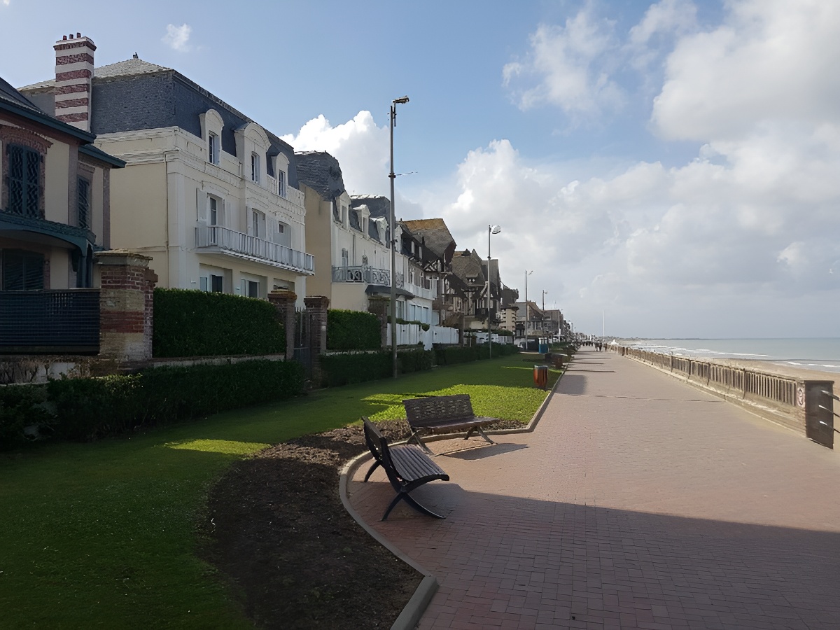 Mme BazinVilla-la-douce---au-bord-de-la-promenade-Marcel-Proust
