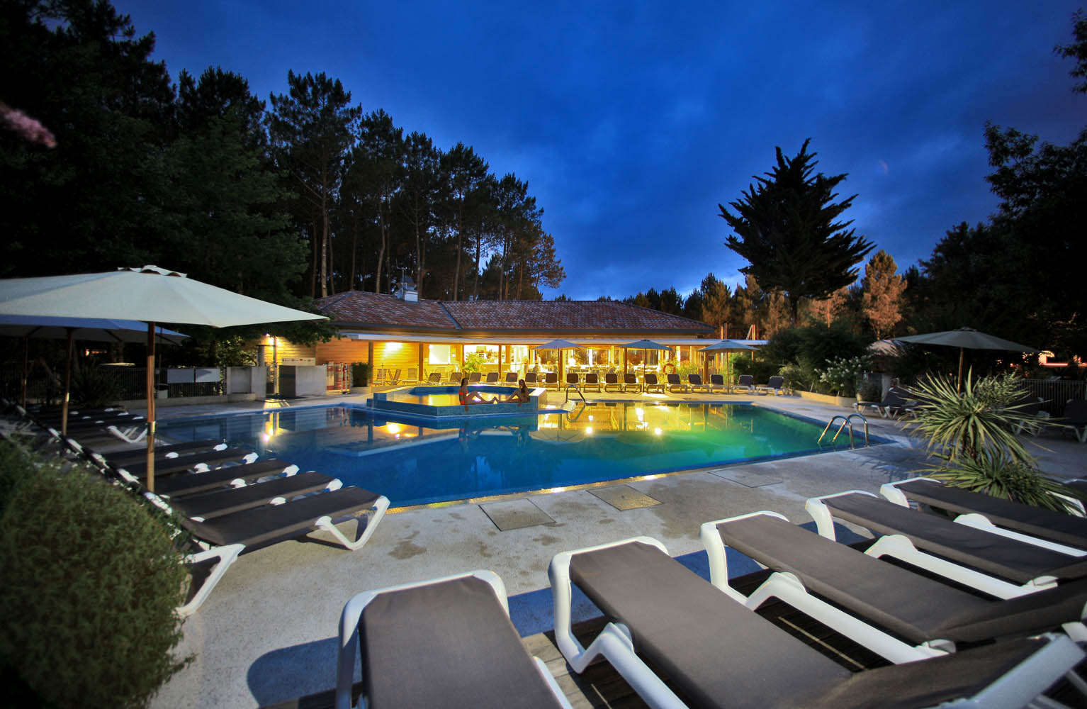 L'OcéaneVSG_camping_océane_piscine de nuit